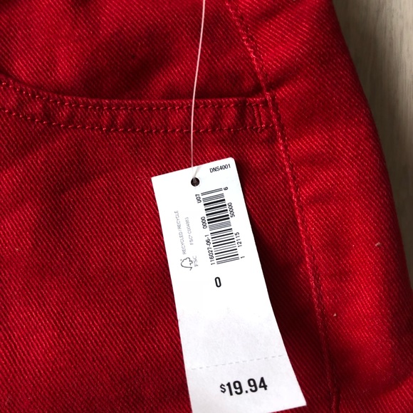 Old navy Red shorts sz 0 NWT - Picture 2 of 4